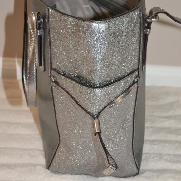 Michael Kors Voyager Metallic East West large pewter silver shimmer leather tote - Picture 3 of 13
